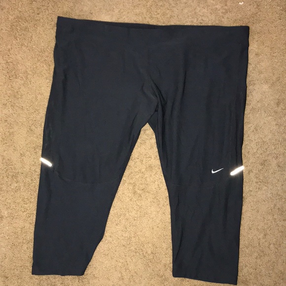 Nike Pants - Nike dri-fit Capri 3x Nike Pants - Nike dri-fit Capri 3x